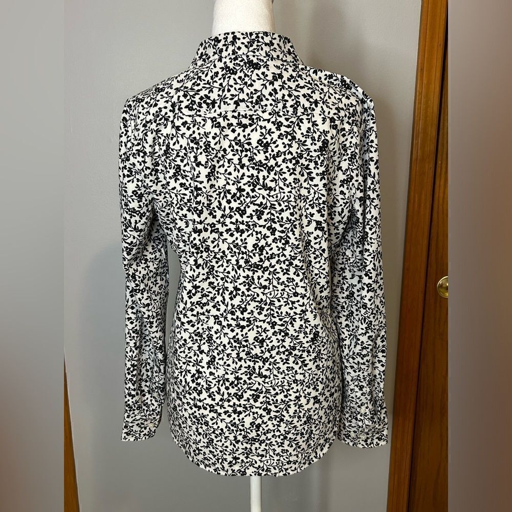 UnTuckit for her women’s black and white floral blouse size 6 BIN I - Picture 2 of 8
